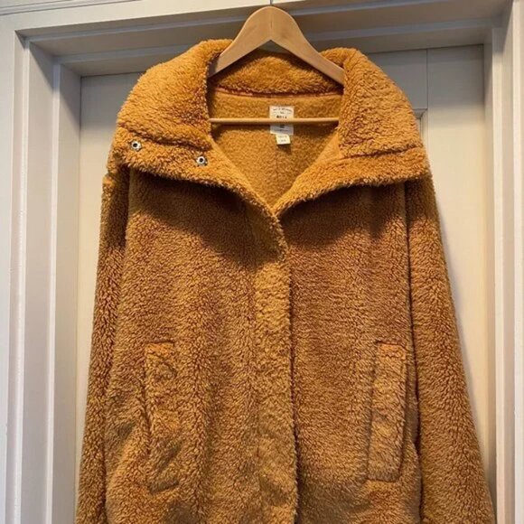 Billabong Cozy Days Sherpa Jacket - Size Large, Gently Used, Warm & Stylish - Picture 4 of 5